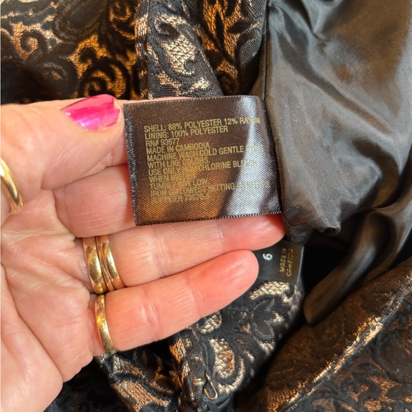 Elegant Black & Gold Lace Patterned Skirt - Picture 3 of 8